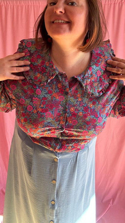 Chemise grande taille motif liberty coloré, col claudine féminin et romantique