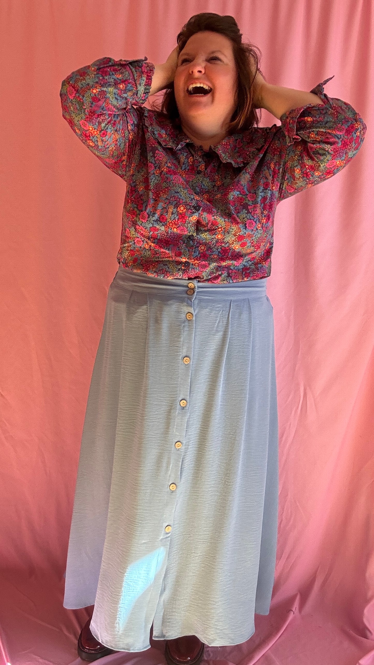 Chemise grande taille motif liberty coloré, col claudine féminin et romantique