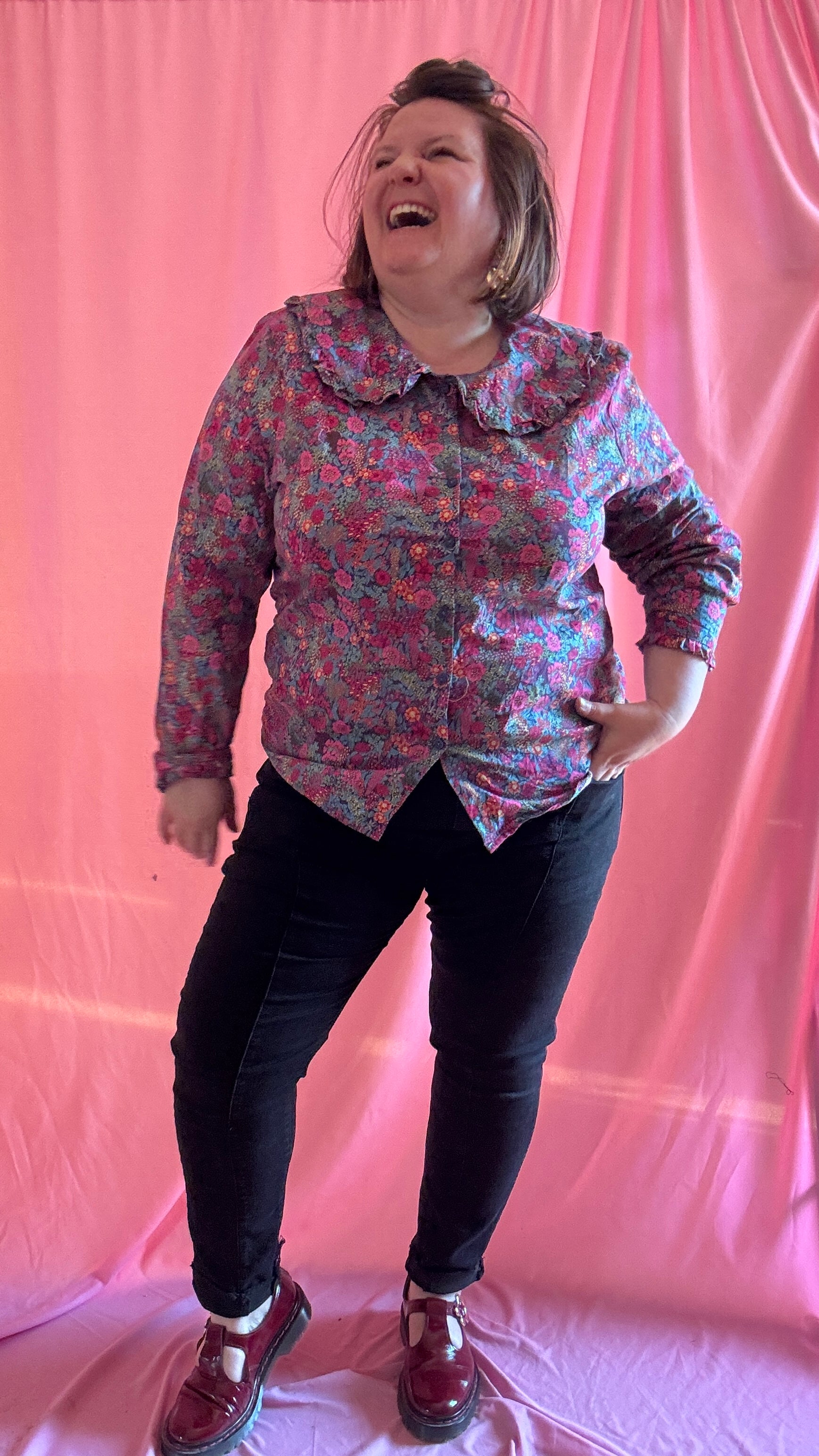 Chemise grande taille motif liberty coloré, col claudine féminin et romantique