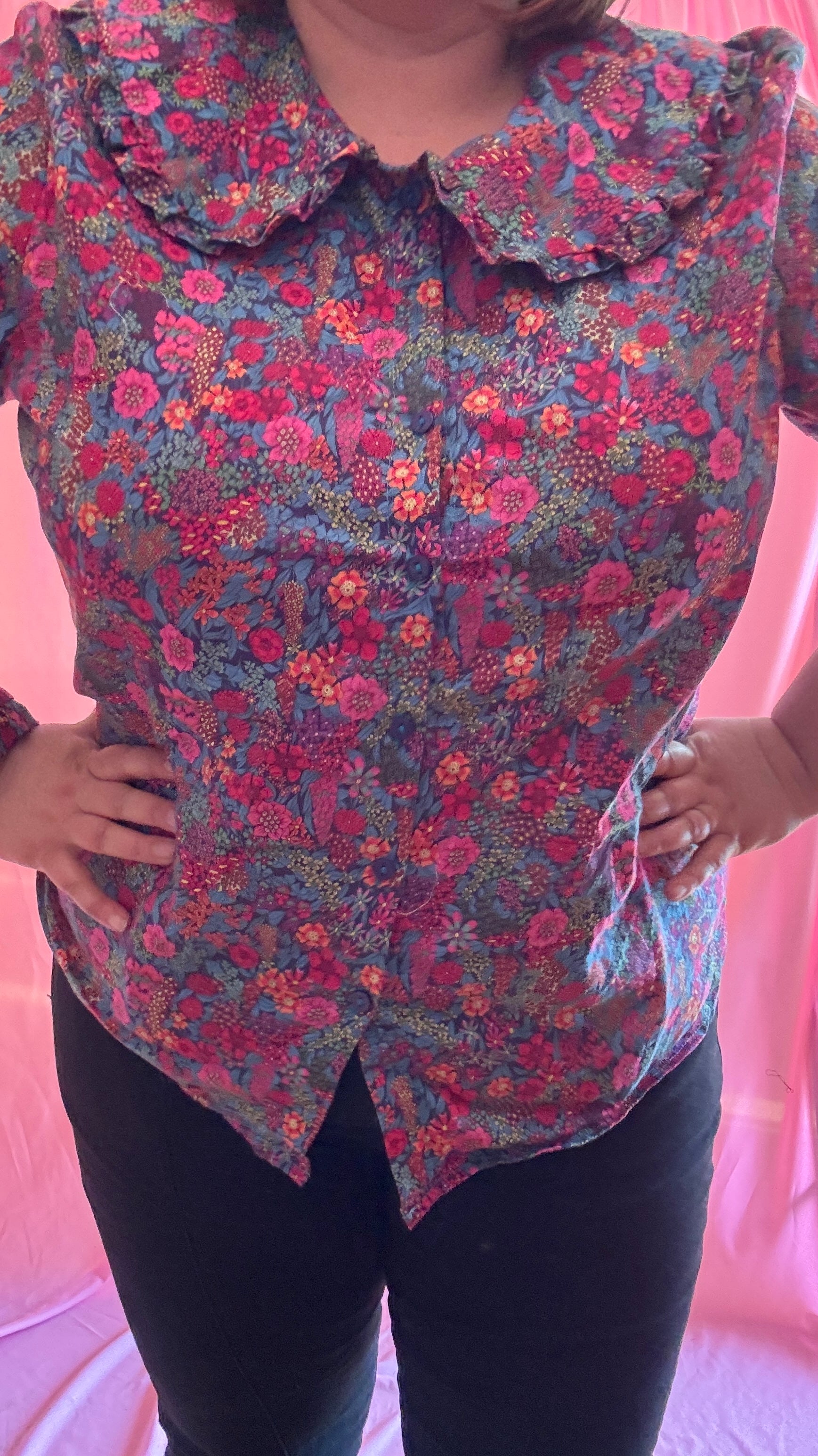 Chemise grande taille motif liberty coloré, col claudine féminin et romantique