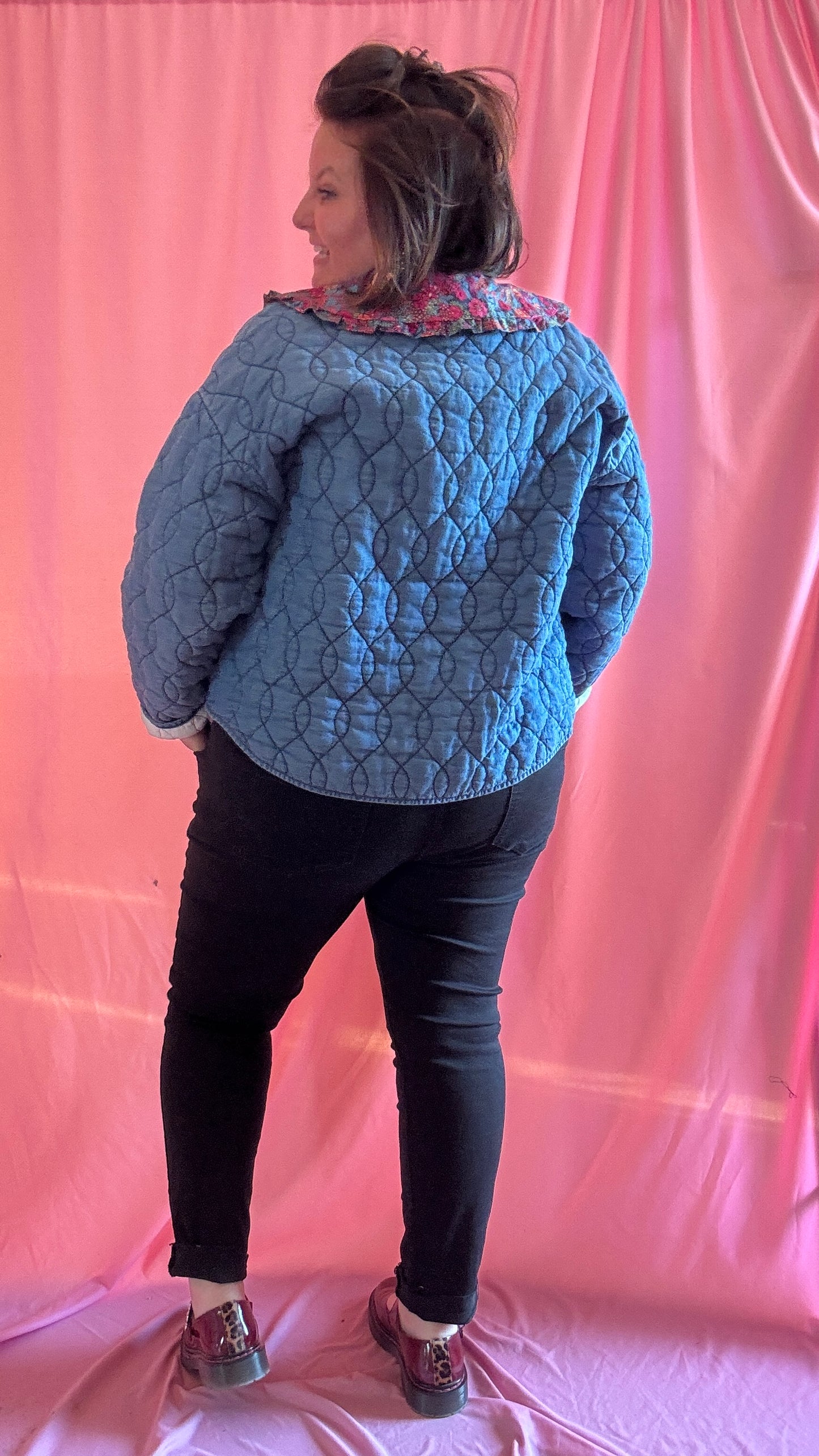 Chemise grande taille motif liberty coloré, col claudine féminin et romantique