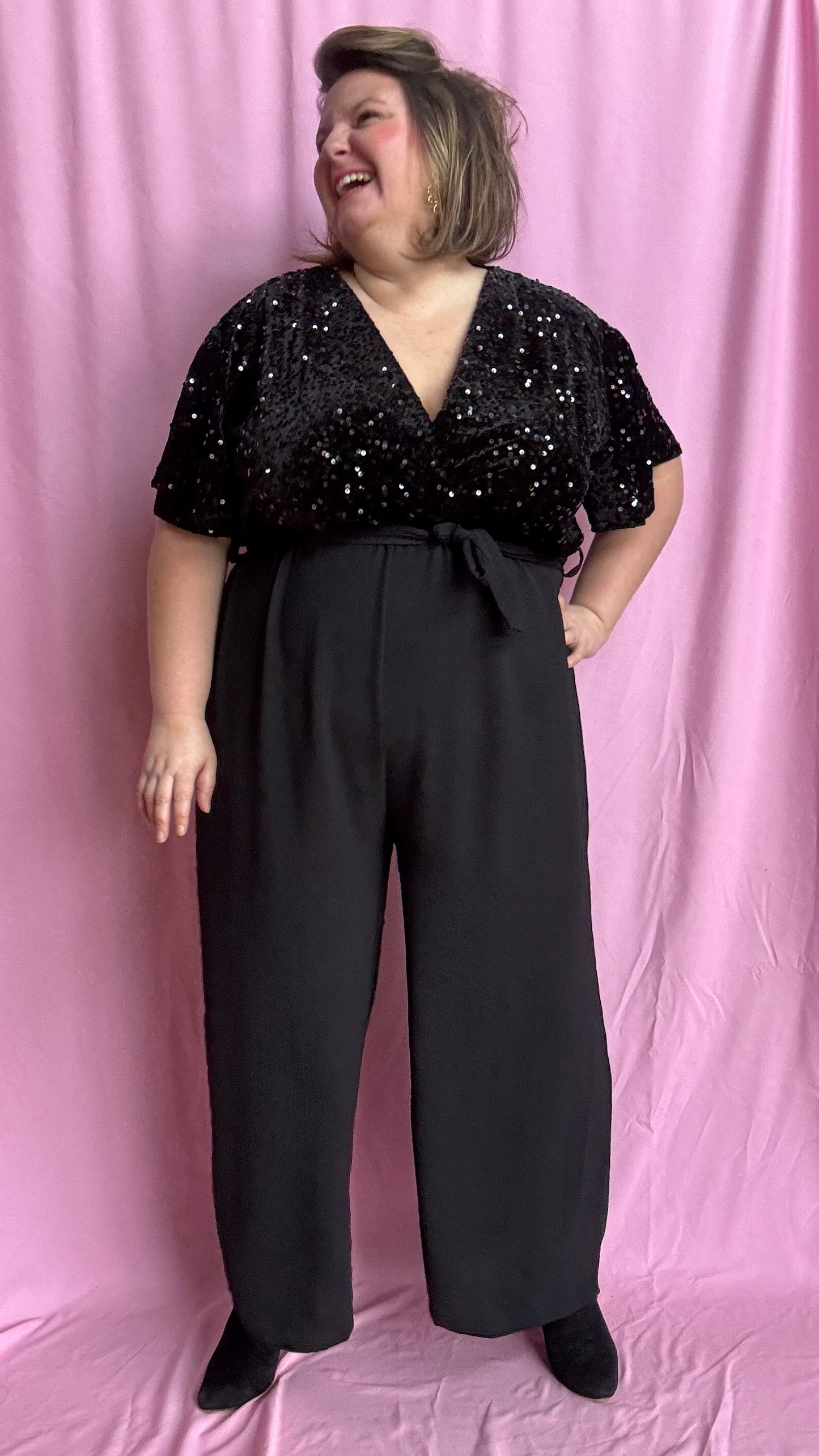 La combinaison grande taille noir  parfaite pour briller sans effort