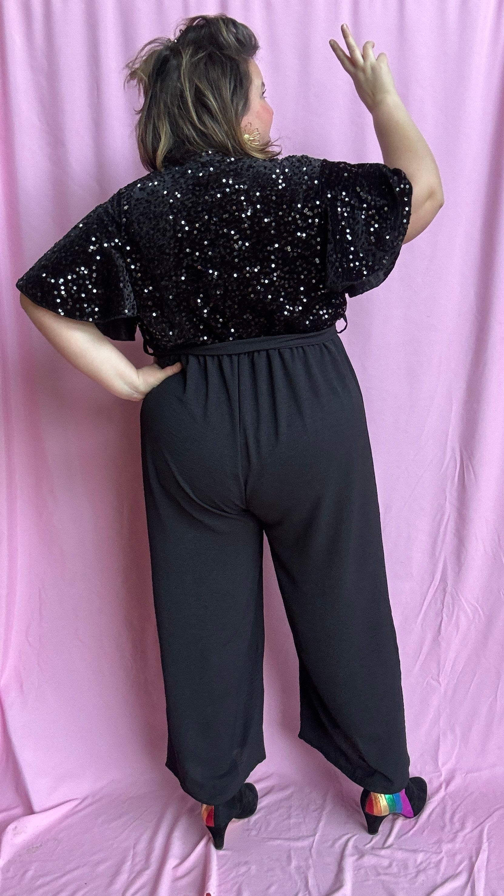 La combinaison grande taille noir  parfaite pour briller sans effort