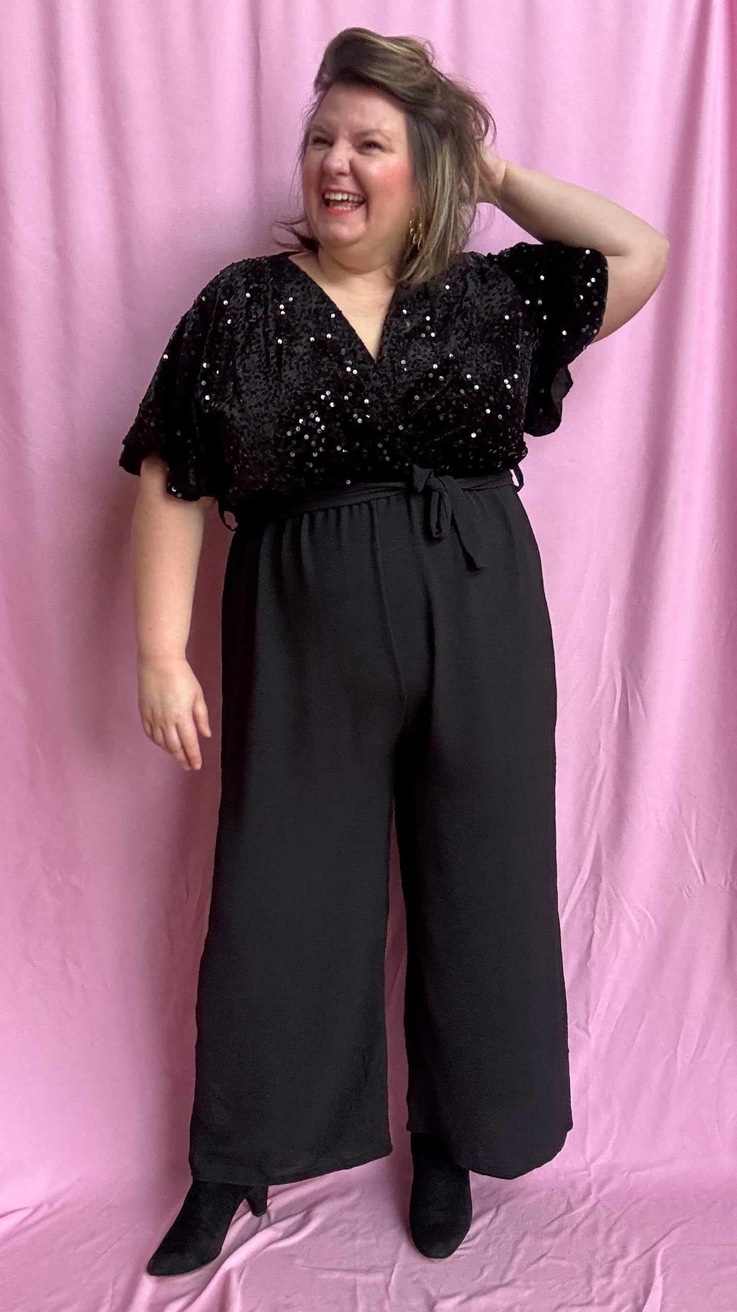 La combinaison grande taille noir  parfaite pour briller sans effort