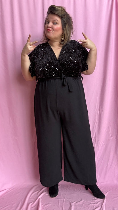 La combinaison grande taille noir  parfaite pour briller sans effort