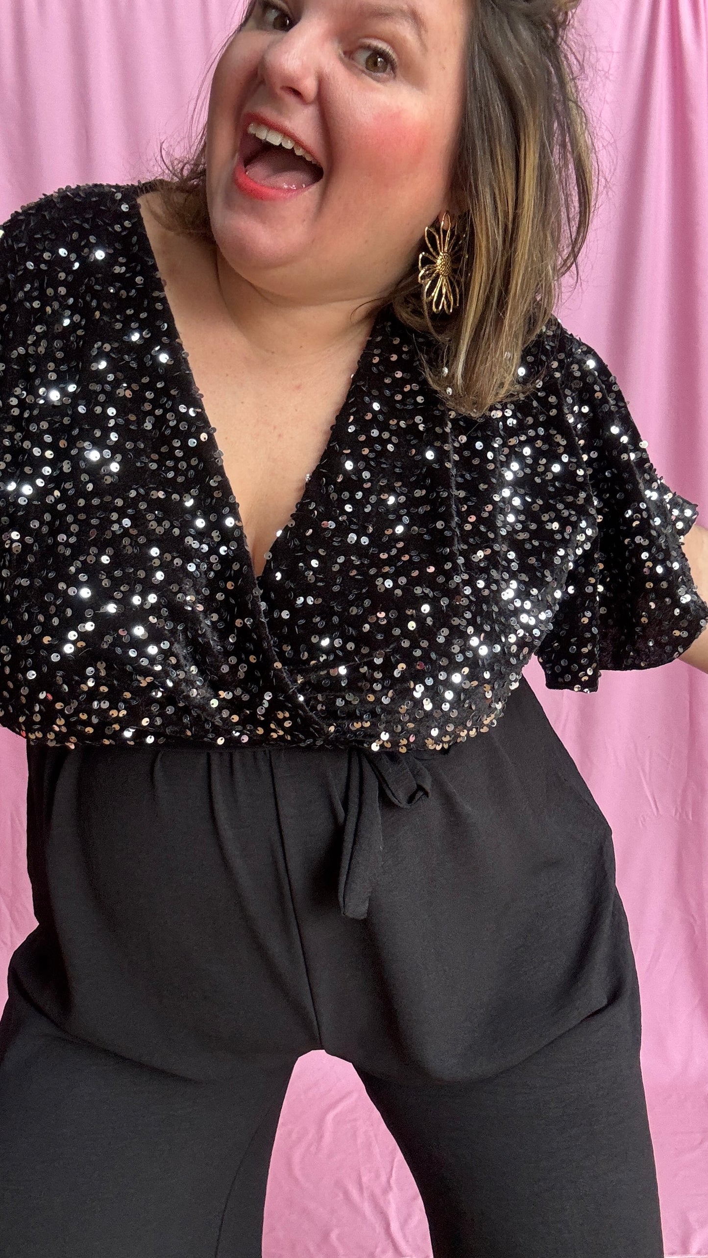 La combinaison grande taille noir et argentée parfaite pour briller sans effort