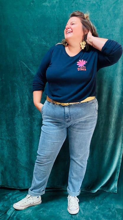 Ce jean grande taille couleur jean clair est l'alliance parfaite entre confort et style, idéal pour vous accompagner dans toutes vos journées.