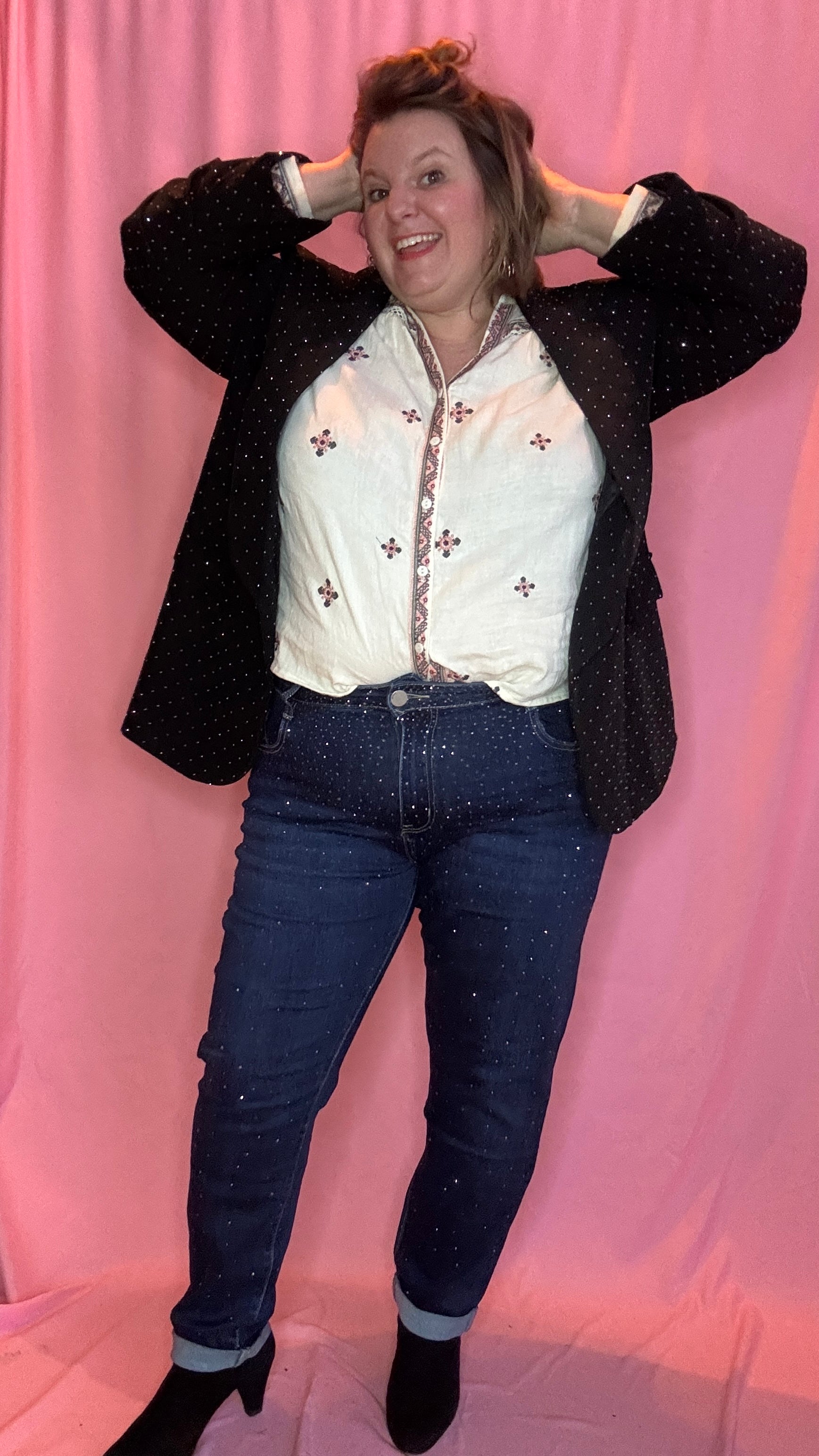 jean grande taille foncé à strass parfait pour mêler confort, style et glamour