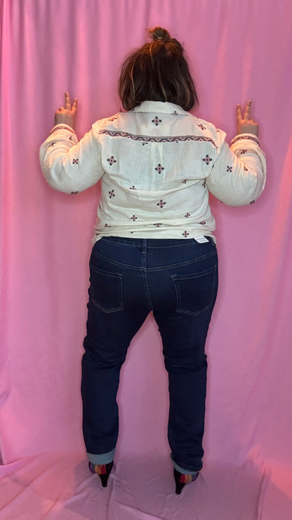 jean grande taille foncé à strass parfait pour mêler confort, style et glamour