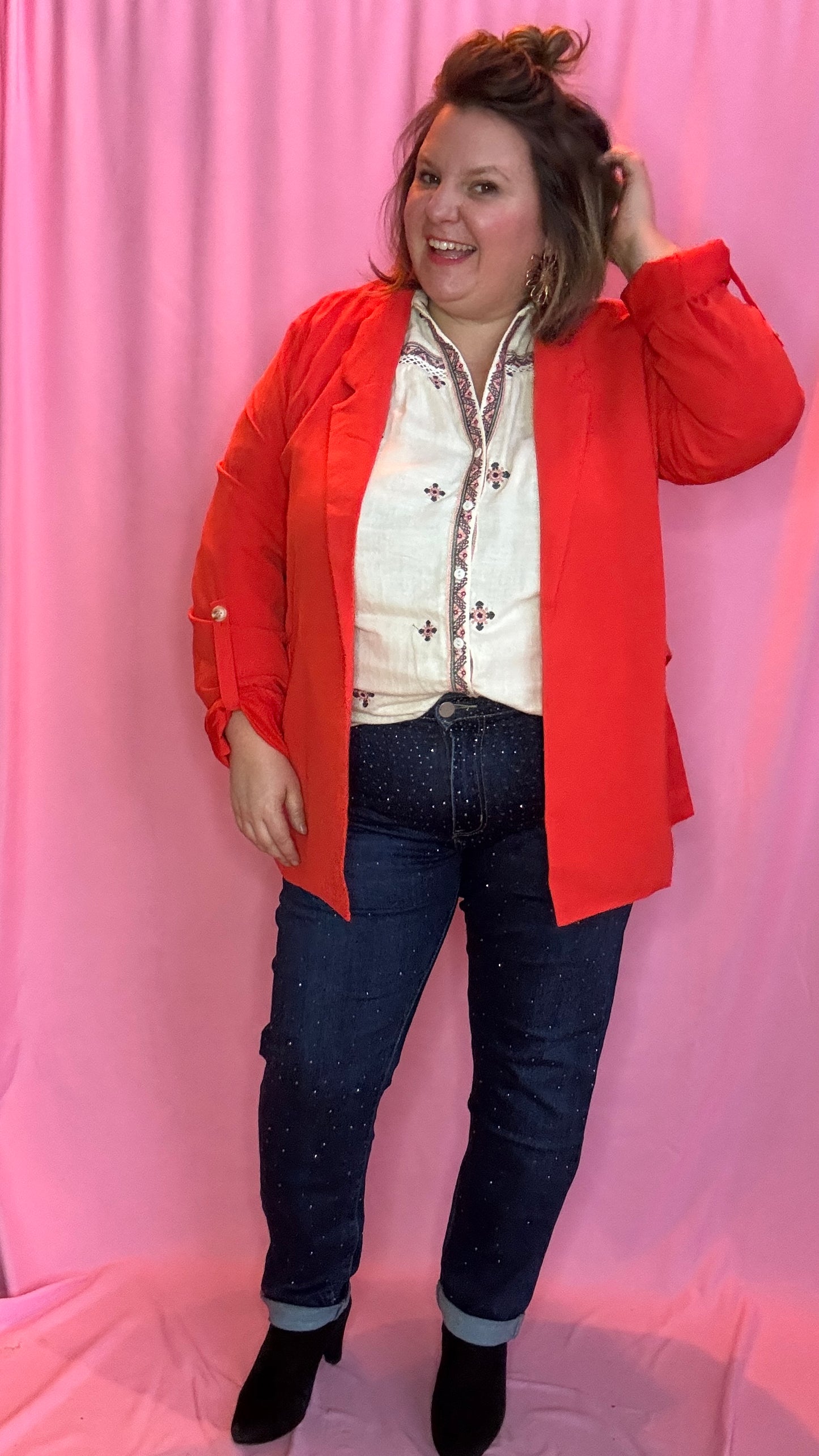 jean grande taille foncé à strass parfait pour mêler confort, style et glamour