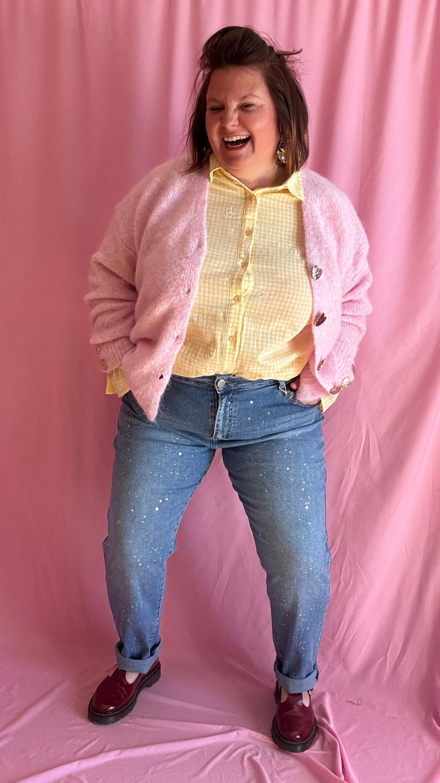 Jean grande taille clair, détails paillettes & papillons, coupe slim mom fit du 44 au 54