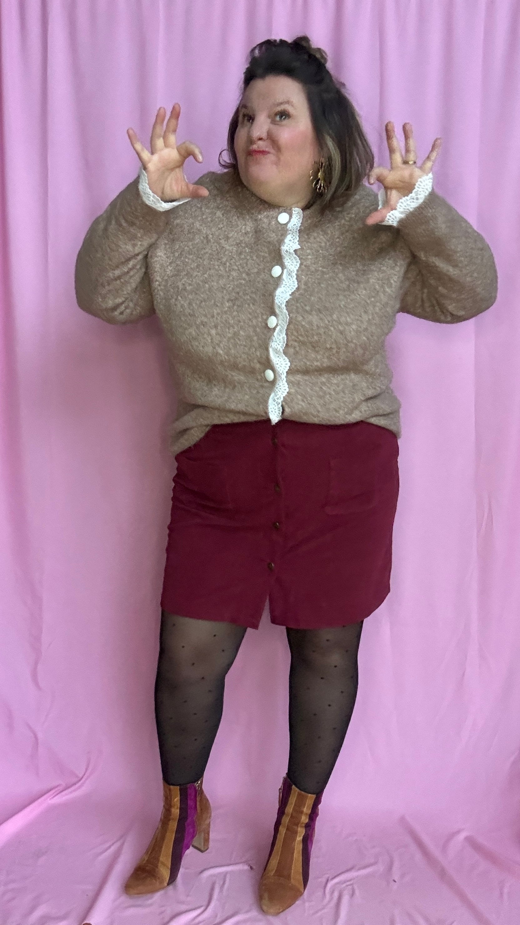 Jupe courte en velours grande taille, bordeau alliant confort, élégance et petit côté glam chic