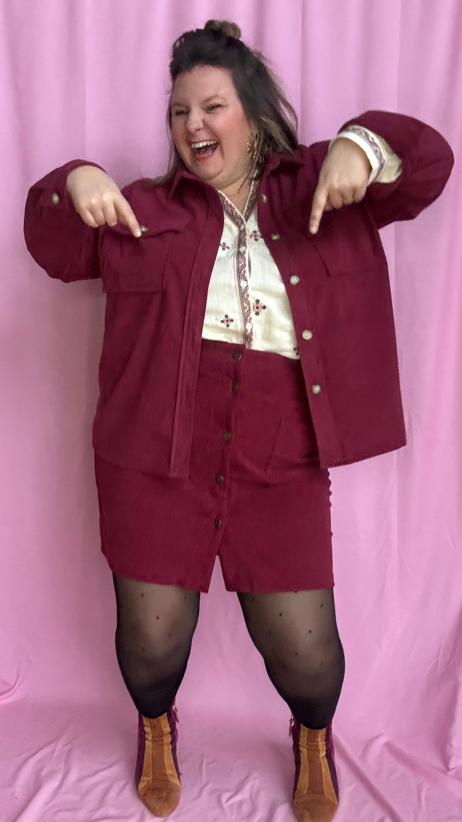 Jupe courte en velours grande taille, bordeau alliant confort, élégance et petit côté glam chic