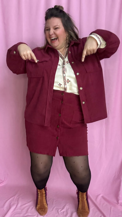 Jupe courte en velours grande taille, bordeau alliant confort, élégance et petit côté glam chic