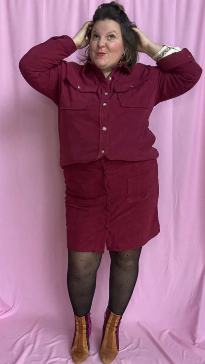 Jupe courte en velours grande taille, bordeau alliant confort, élégance et petit côté glam chic