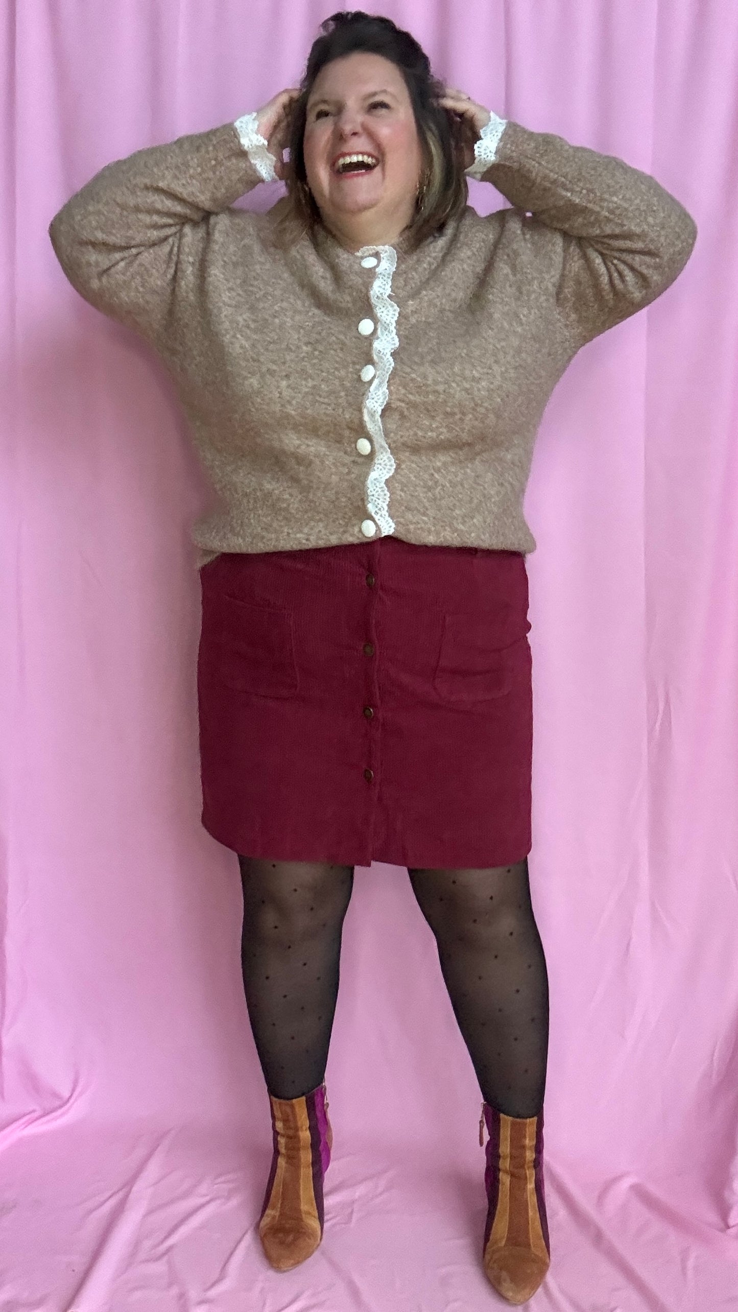 Jupe courte en velours grande taille, bordeau alliant confort, élégance et petit côté glam chic