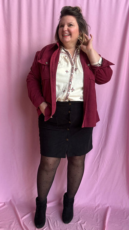 Jupe courte en velours grande taille, noir alliant confort, élégance et petit côté glam chic