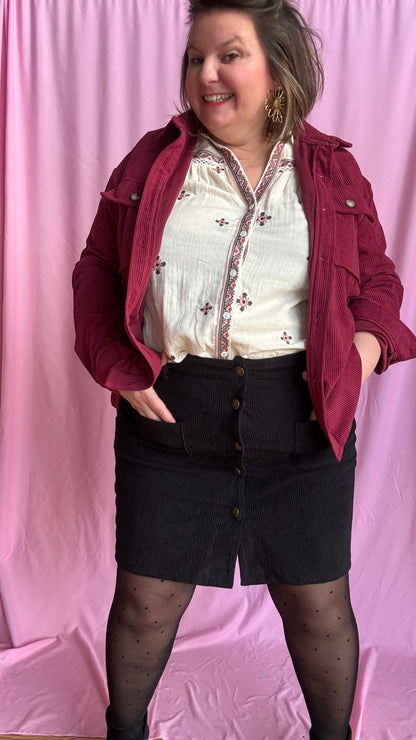 Jupe courte en velours grande taille, noir alliant confort, élégance et petit côté glam chic