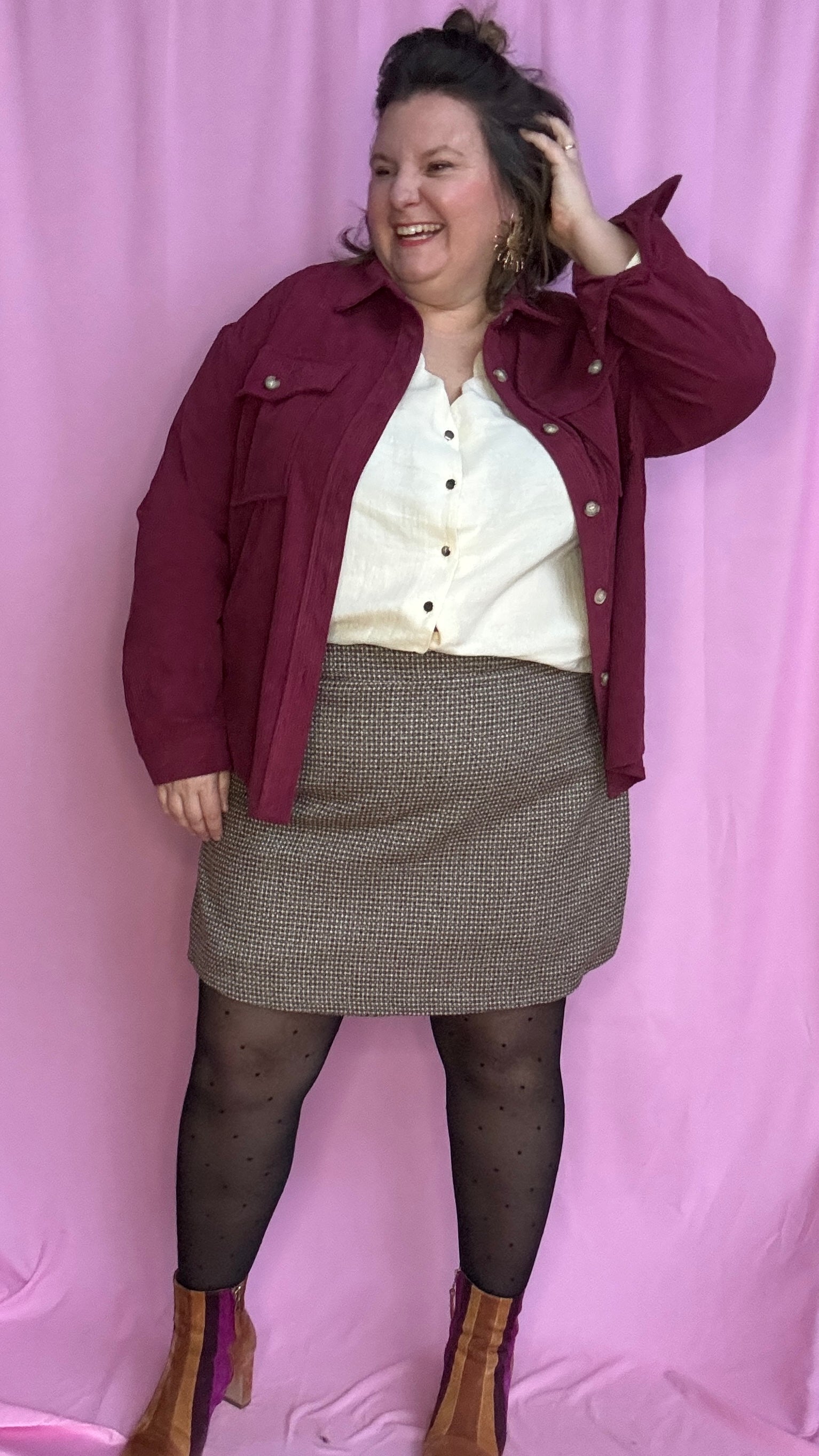 Jupe-short grande taille taupe & chocolat, liserés dorés, boutons déco.