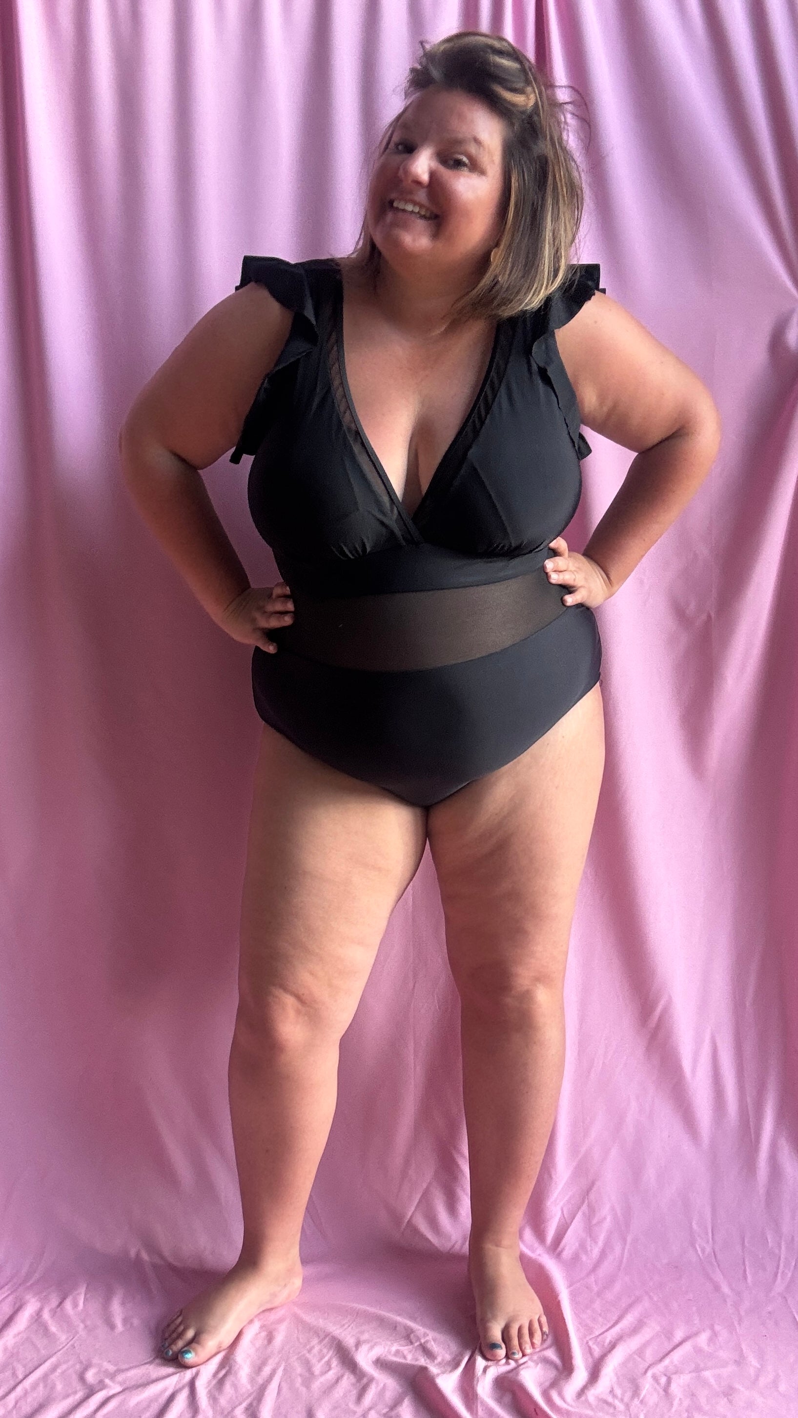 Avec ce maillot de bain grande taille noir, soyez prêt à briller avec élégance et confiance !