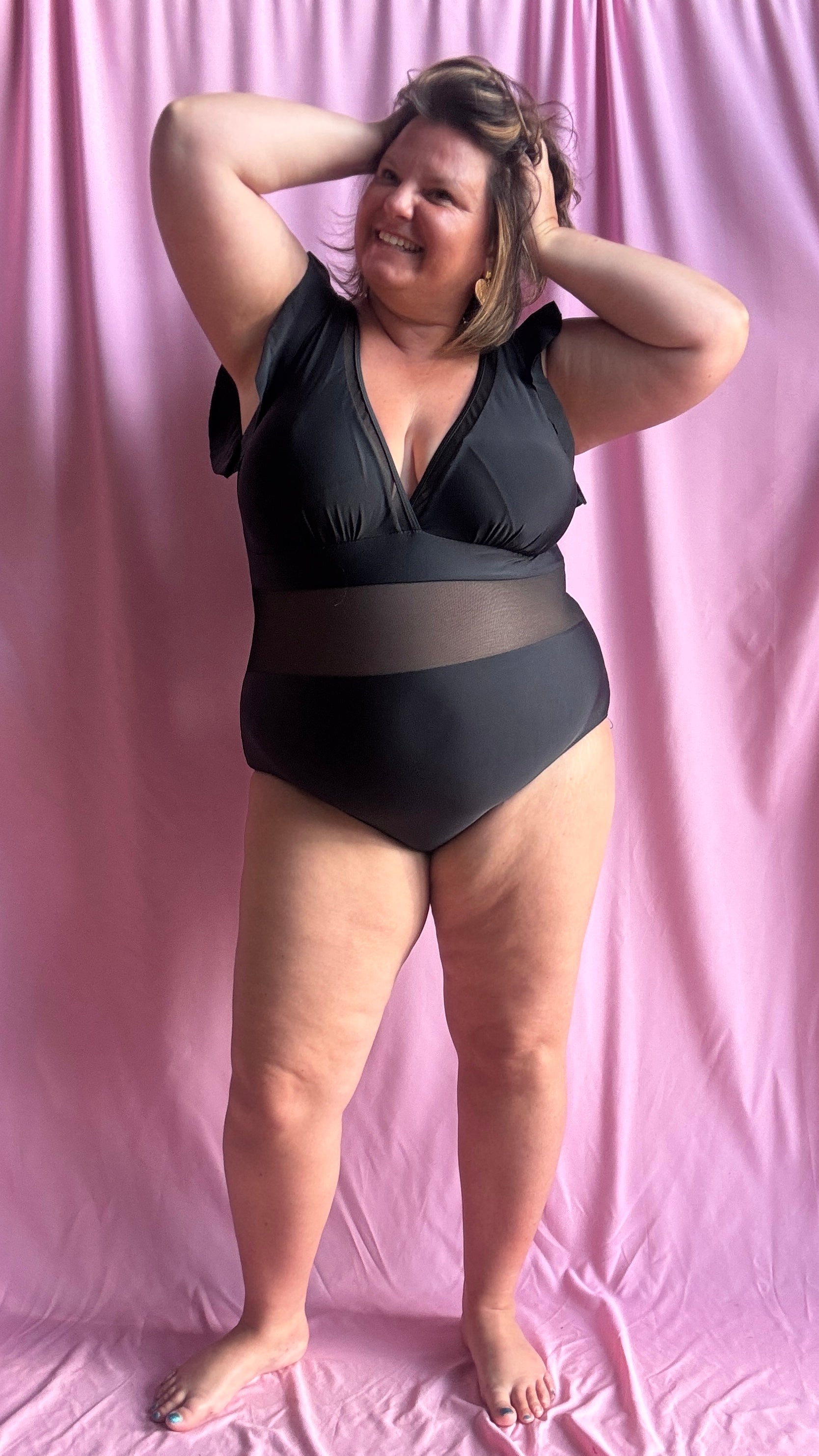 Avec ce maillot de bain grande taille noir, soyez prêt à briller avec élégance et confiance !
