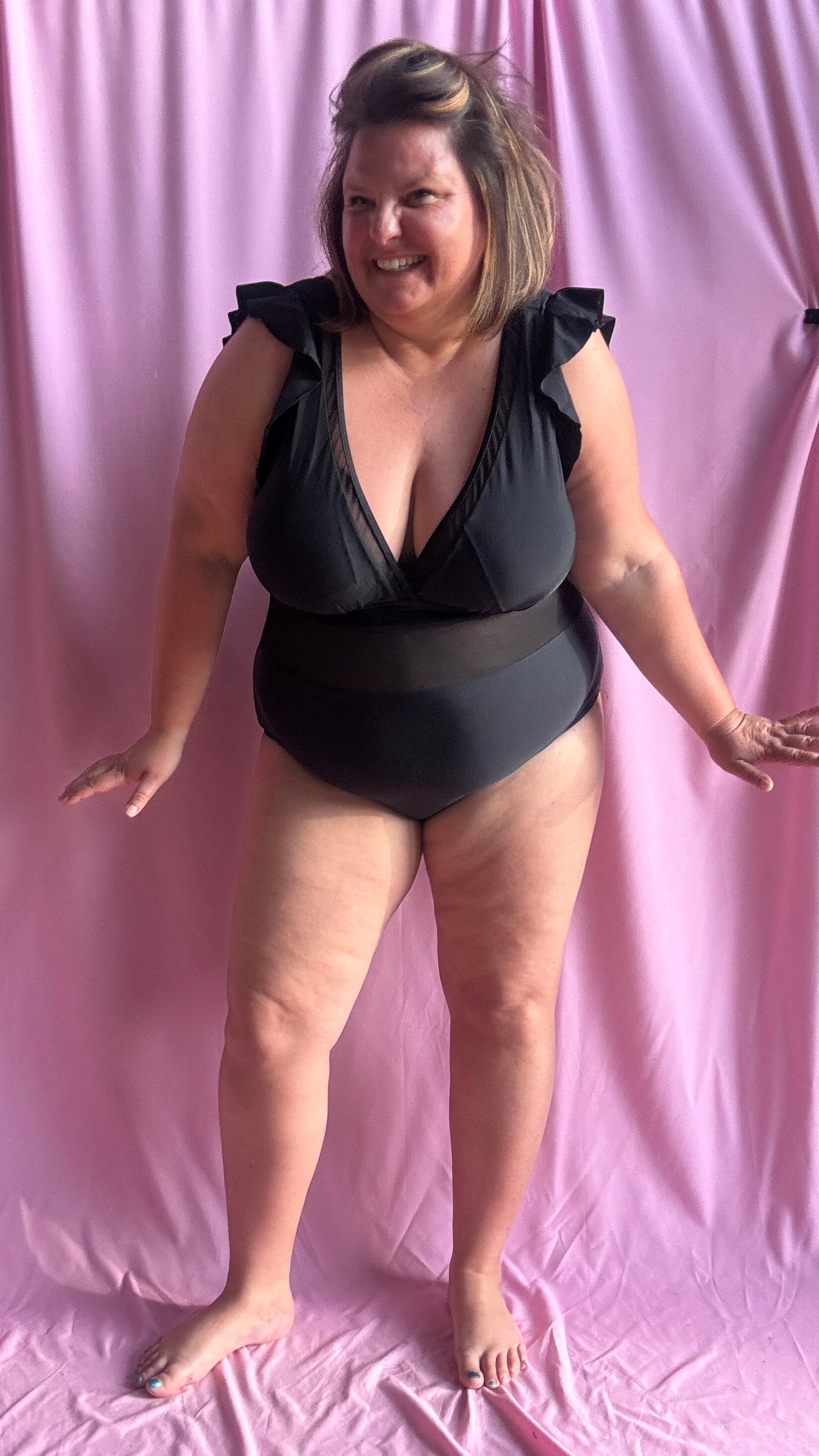 Avec ce maillot de bain grande taille noir, soyez prêt à briller avec élégance et confiance !