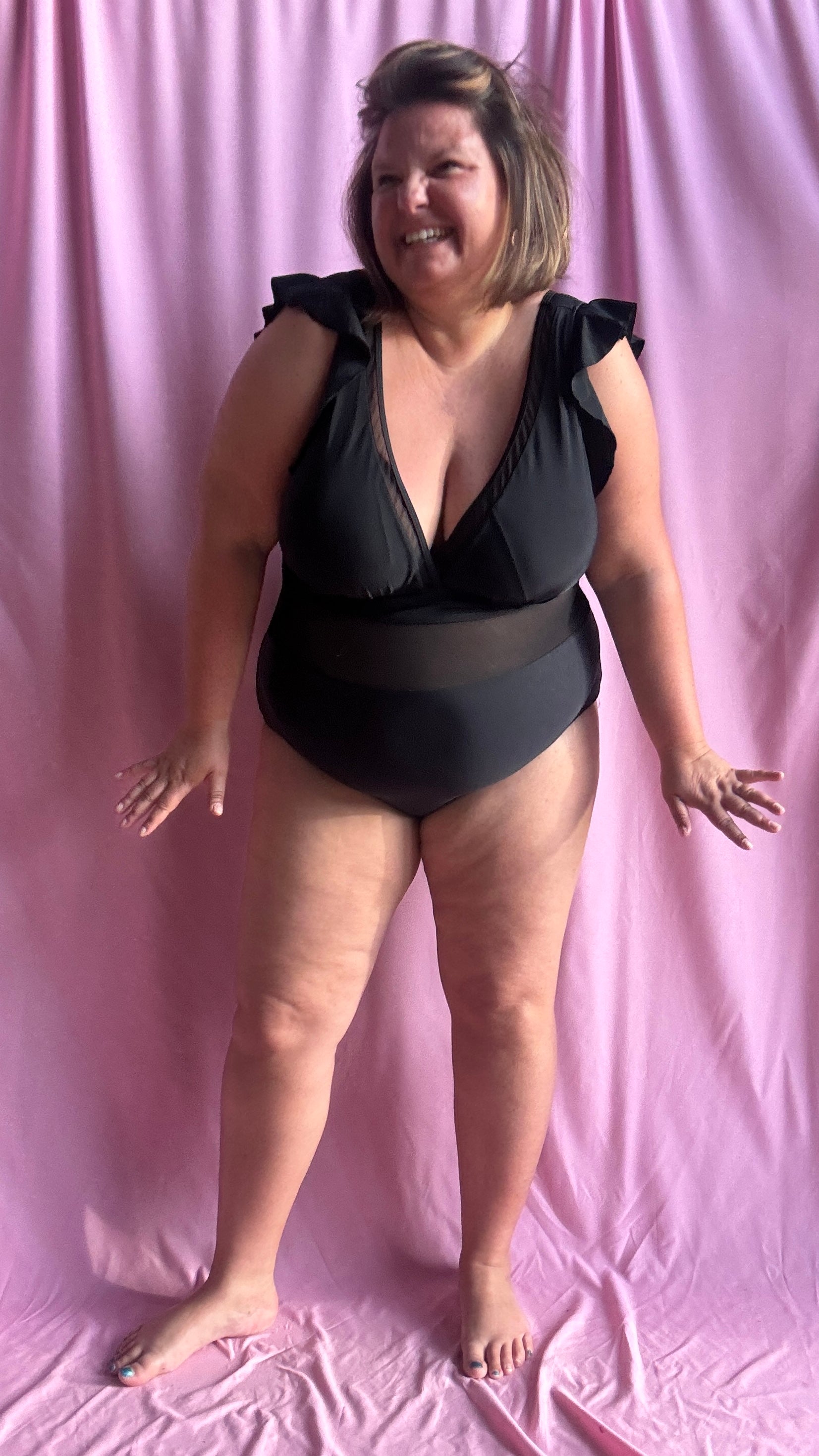 Avec ce maillot de bain grande taille noir, soyez prêt à briller avec élégance et confiance !