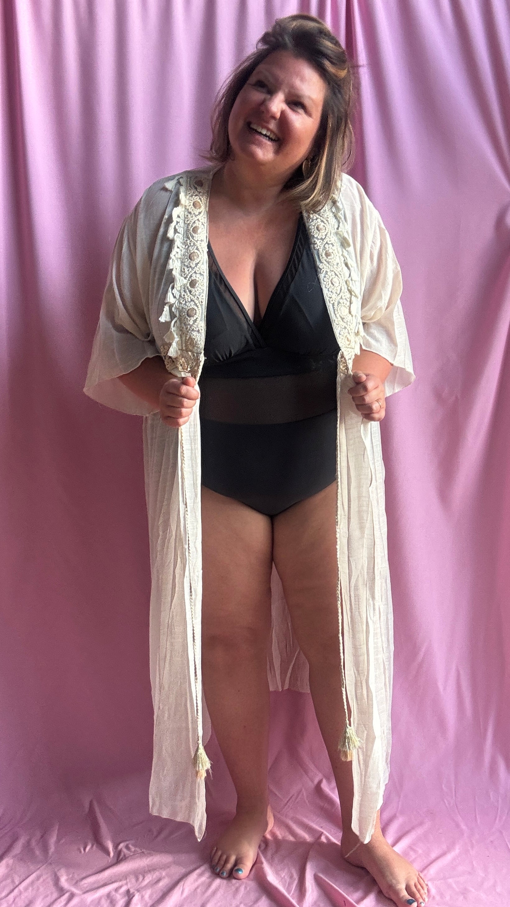 Avec ce maillot de bain grande taille noir, soyez prêt à briller avec élégance et confiance !