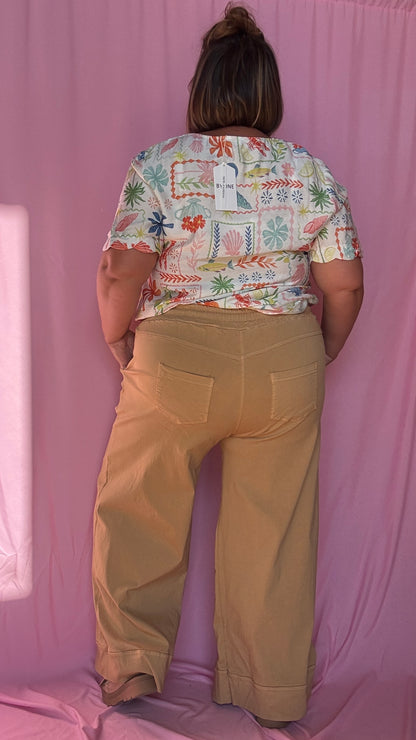 pantalon grande taille beige élégant et confortable au tombé fluide et chic, parfait pour sublimer toutes les morphologies