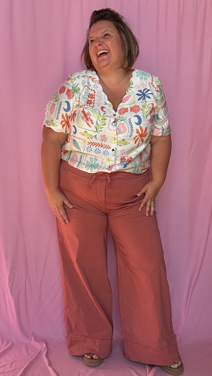 pantalon grande taille vieux rose élégant et confortable au tombé fluide et chic, parfait pour sublimer toutes les morphologies