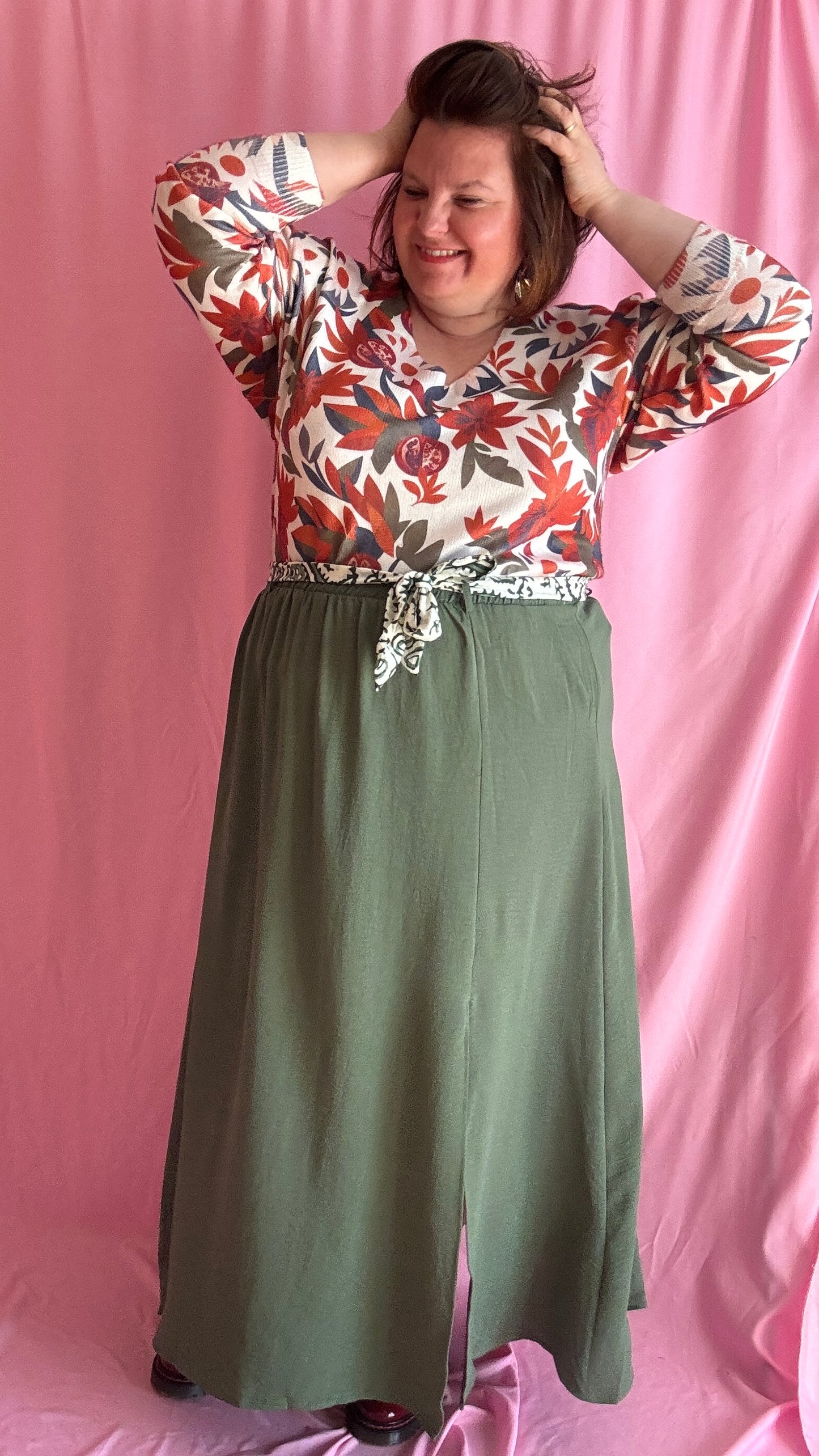 Pull fin grande taille motifs fleurs automnales, col V,maille fine