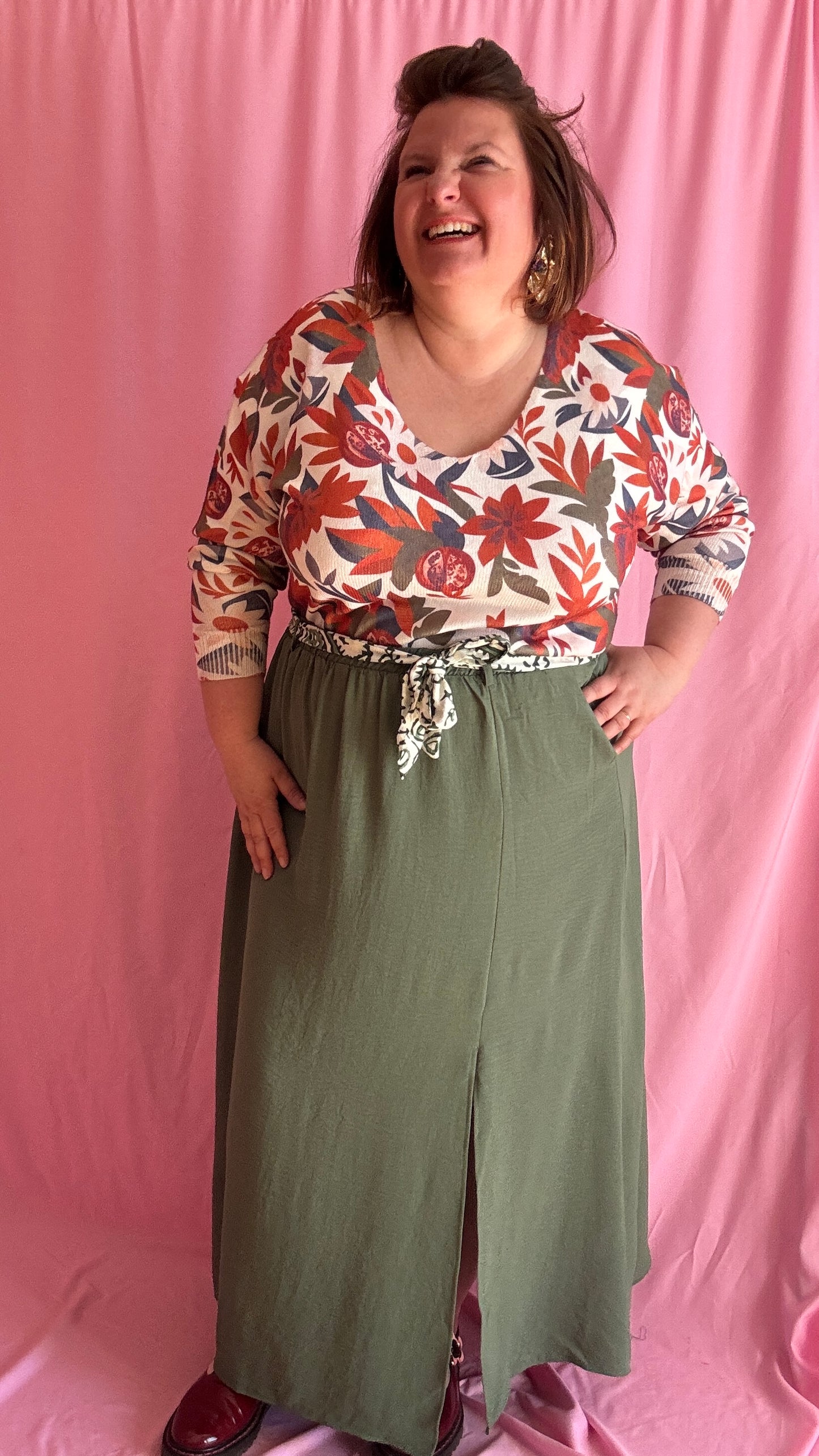 Pull fin grande taille motifs fleurs automnales, col V,maille fine