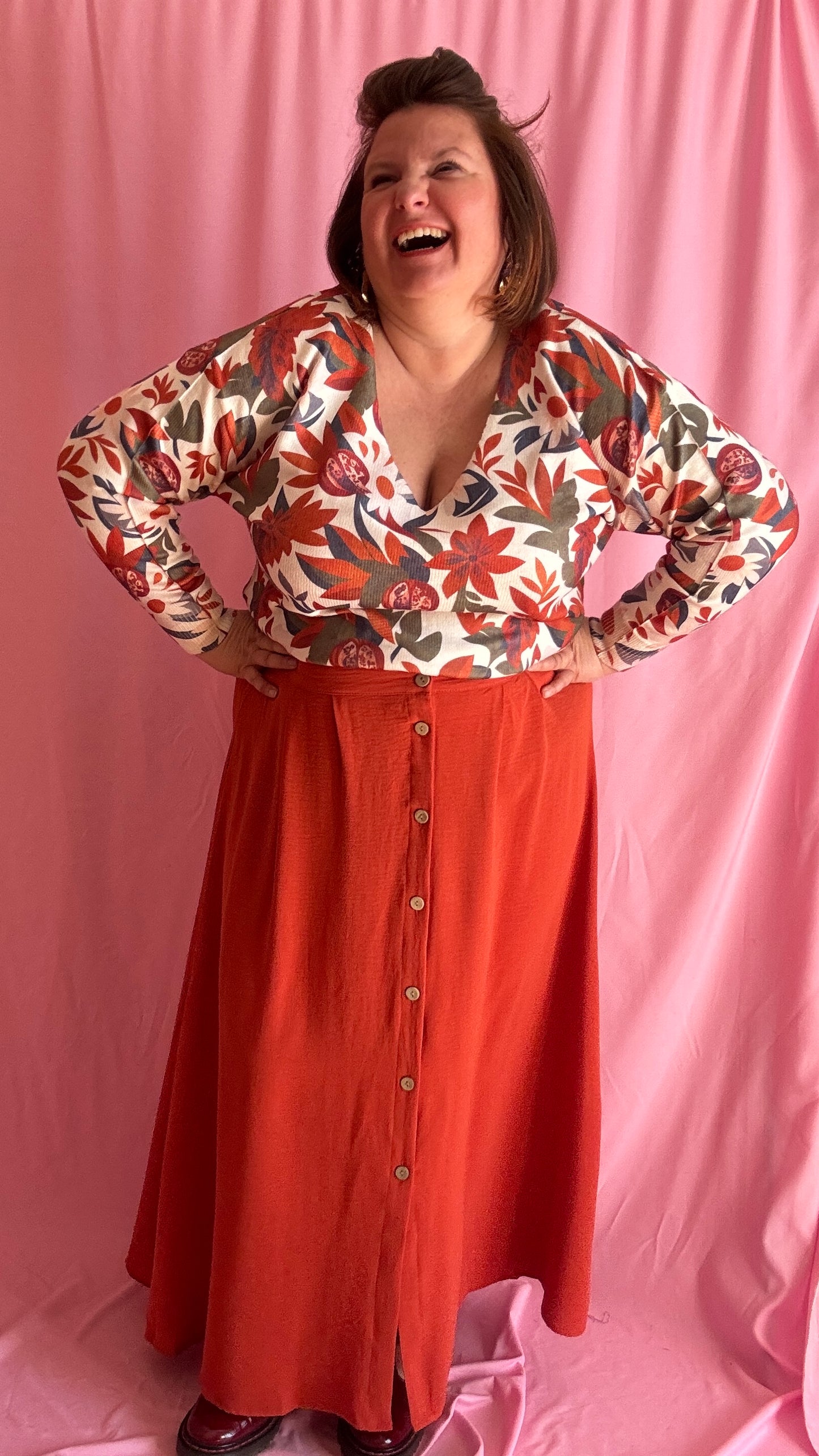 Pull fin grande taille motifs fleurs automnales, col V,maille fine