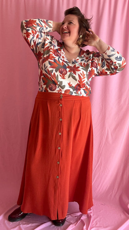 Pull fin grande taille motifs fleurs automnales, col V,maille fine