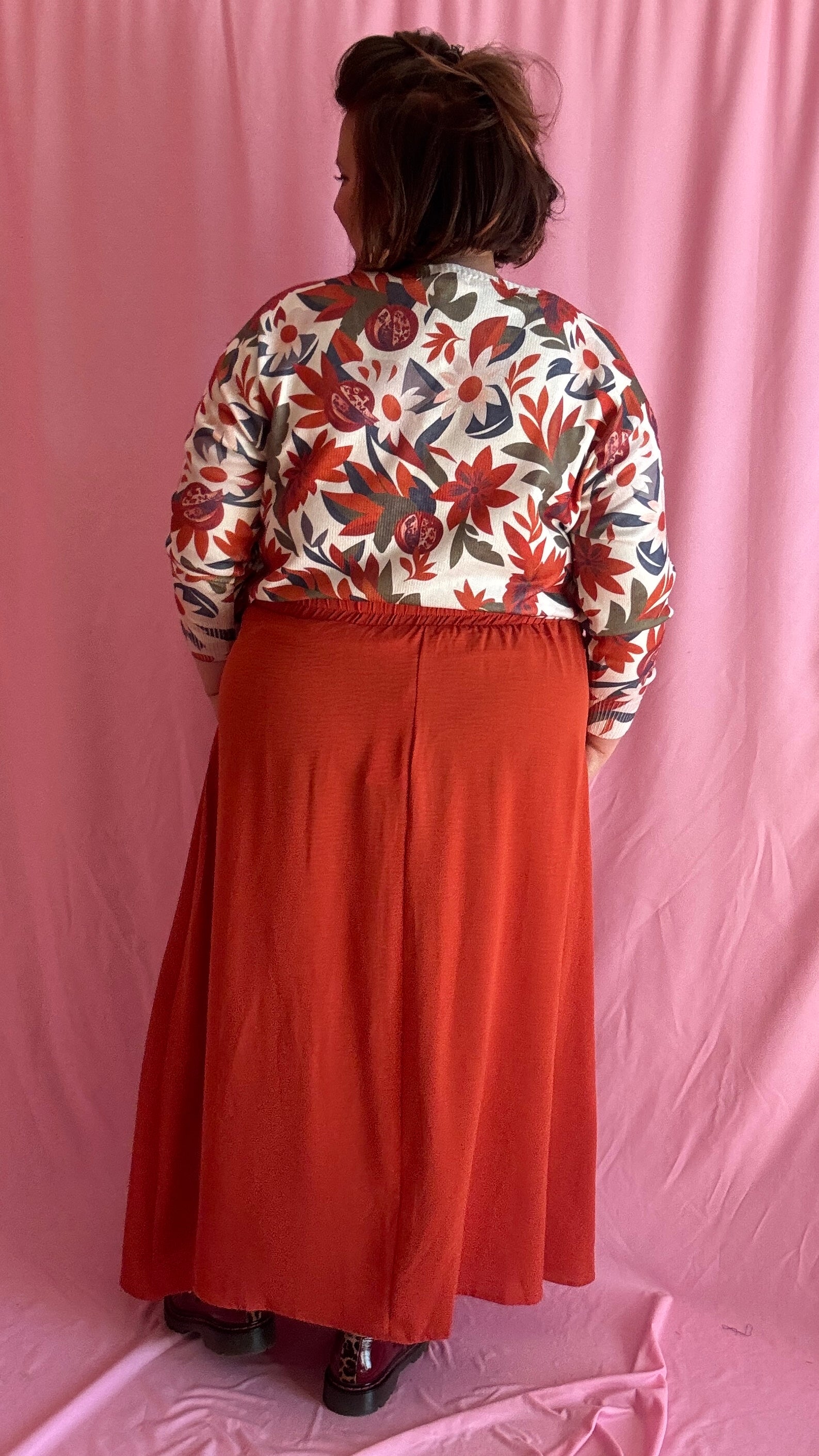 Pull fin grande taille motifs fleurs automnales, col V,maille fine