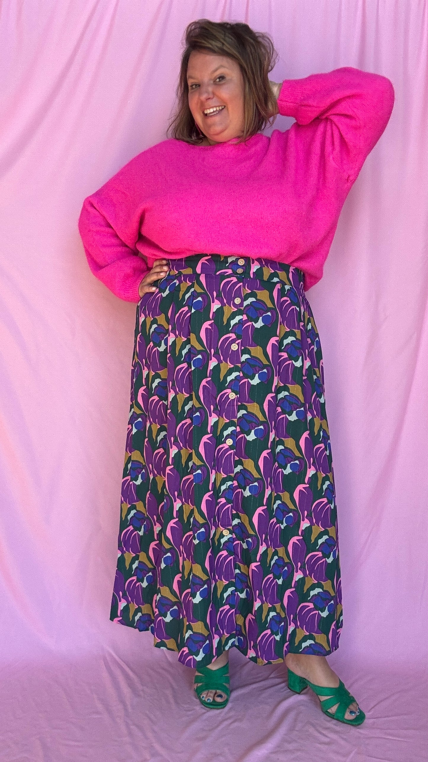 Ajoutez une touche de couleur vive et de douceur à votre dressing avec ce pull gilet grande taille en rose fuchsia éclatant en alpaga.
