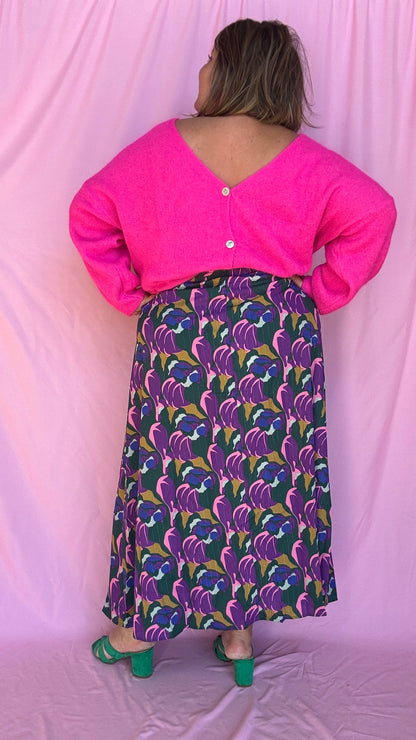 Ajoutez une touche de couleur vive et de douceur à votre dressing avec ce pull gilet grande taille en rose fuchsia éclatant en alpaga.