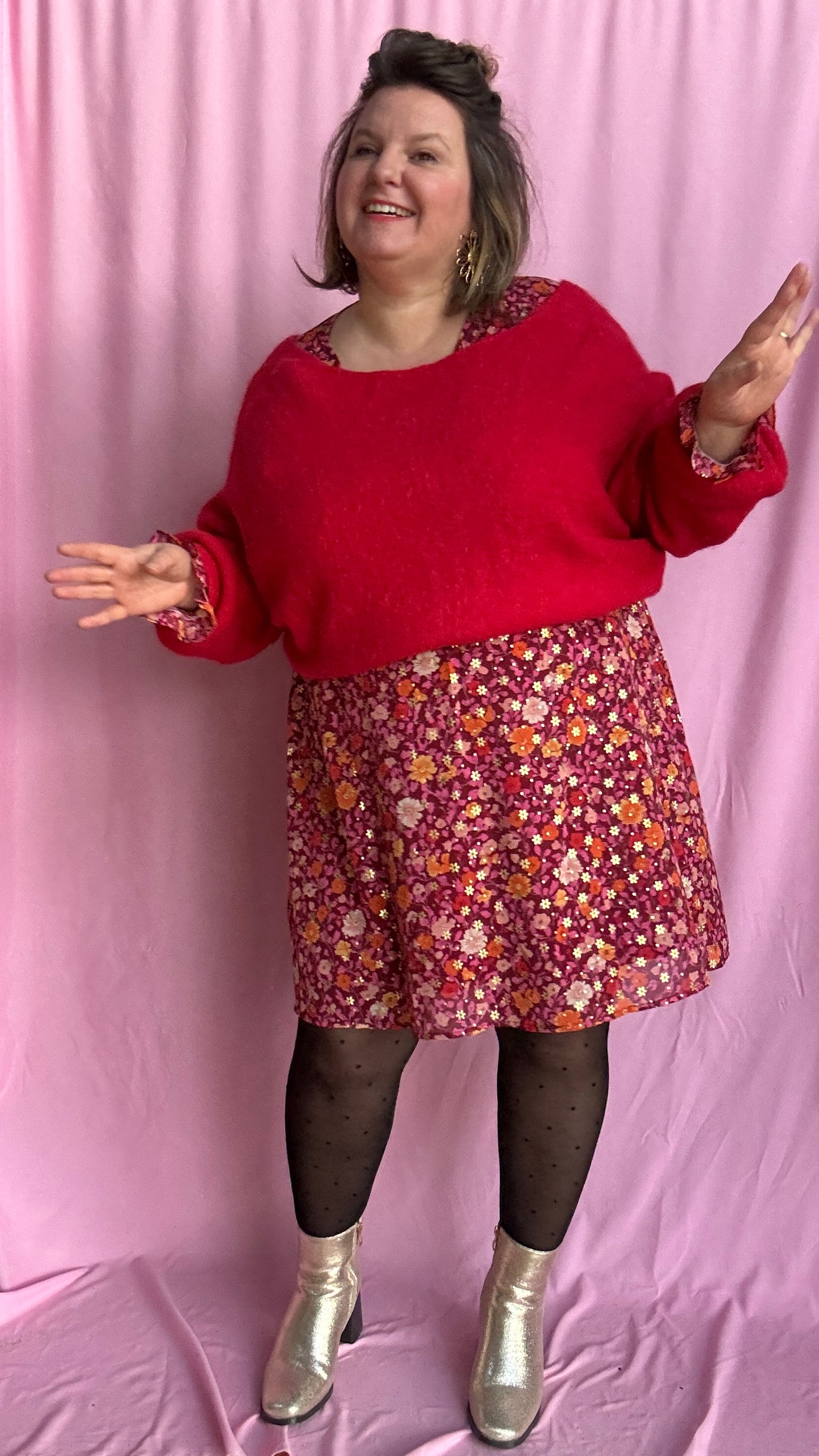  pull gilet grande taille uni rouge aussi doux que stylé, avec ses couleurs vives et sa matière contenant de l’alpaga pour une sensation moelleuse et cocooning. 