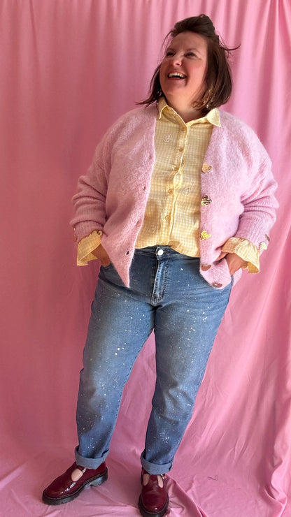 Gilet pull grande taille rose pastel, boutons cœurs dorés devant et manches