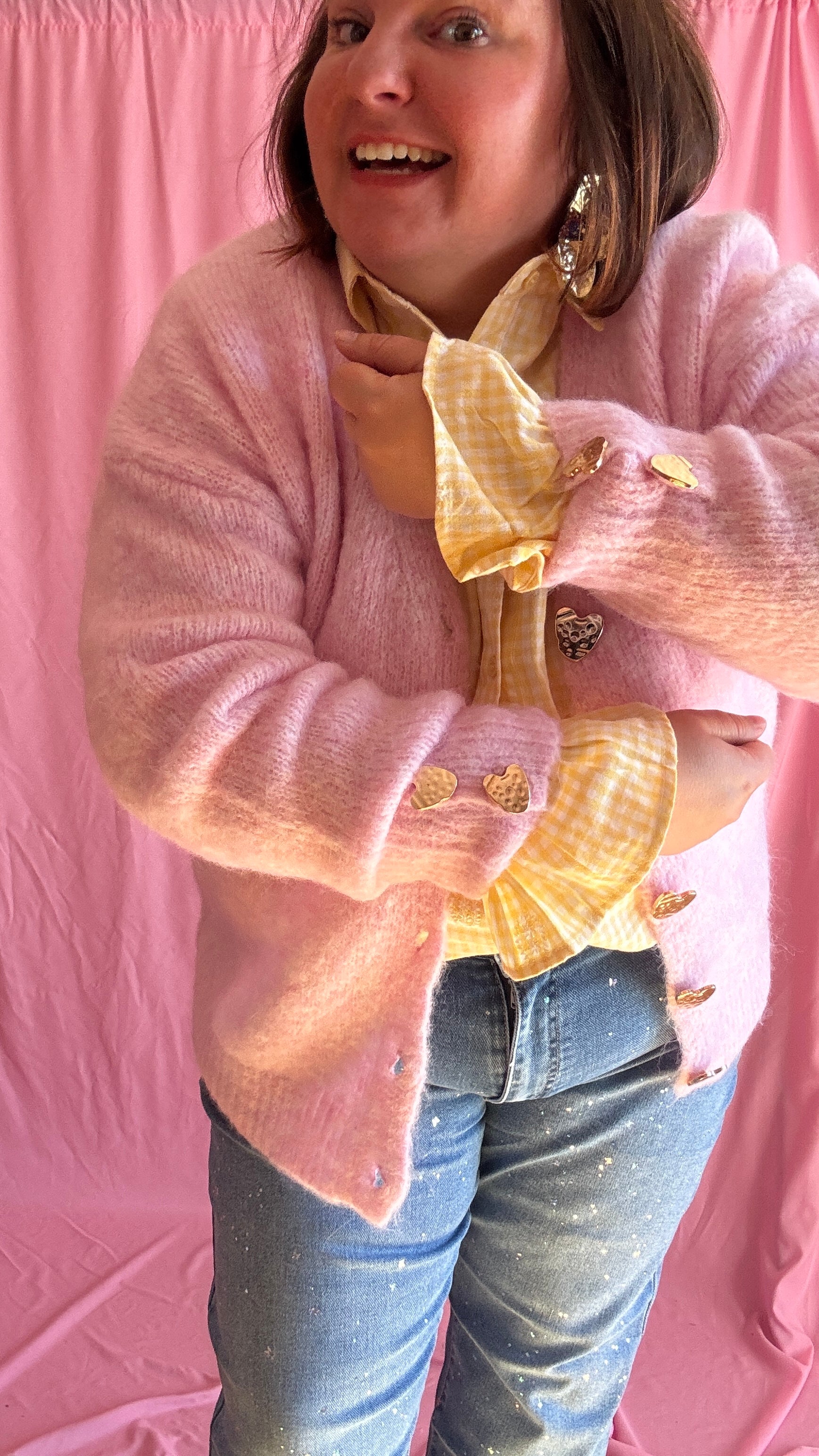 Gilet pull grande taille rose pastel, boutons cœurs dorés devant et manches