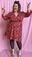 Robe grande taille Malicia - courte motifs fleuris et dorés verte ou rose