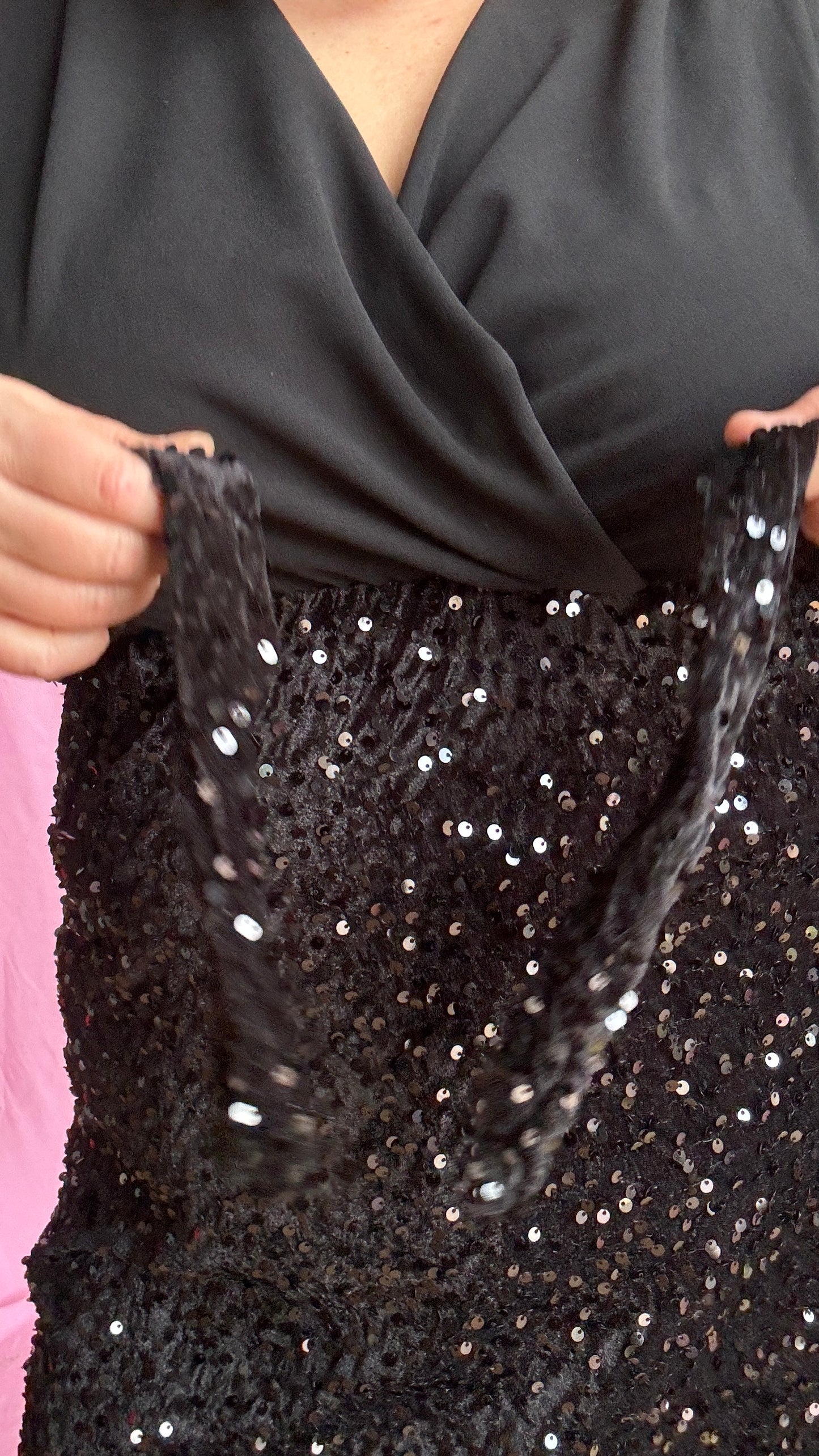 Robe courte grande taille sequin noir haut en transparence pensée pour faire briller ta silhouette