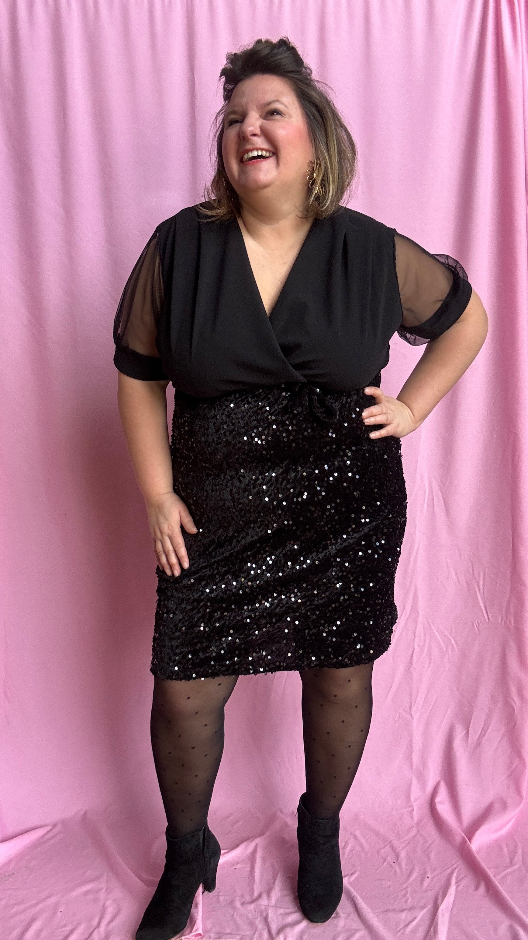 Robe courte grande taille sequin noir haut en transparence pensée pour faire briller ta silhouette