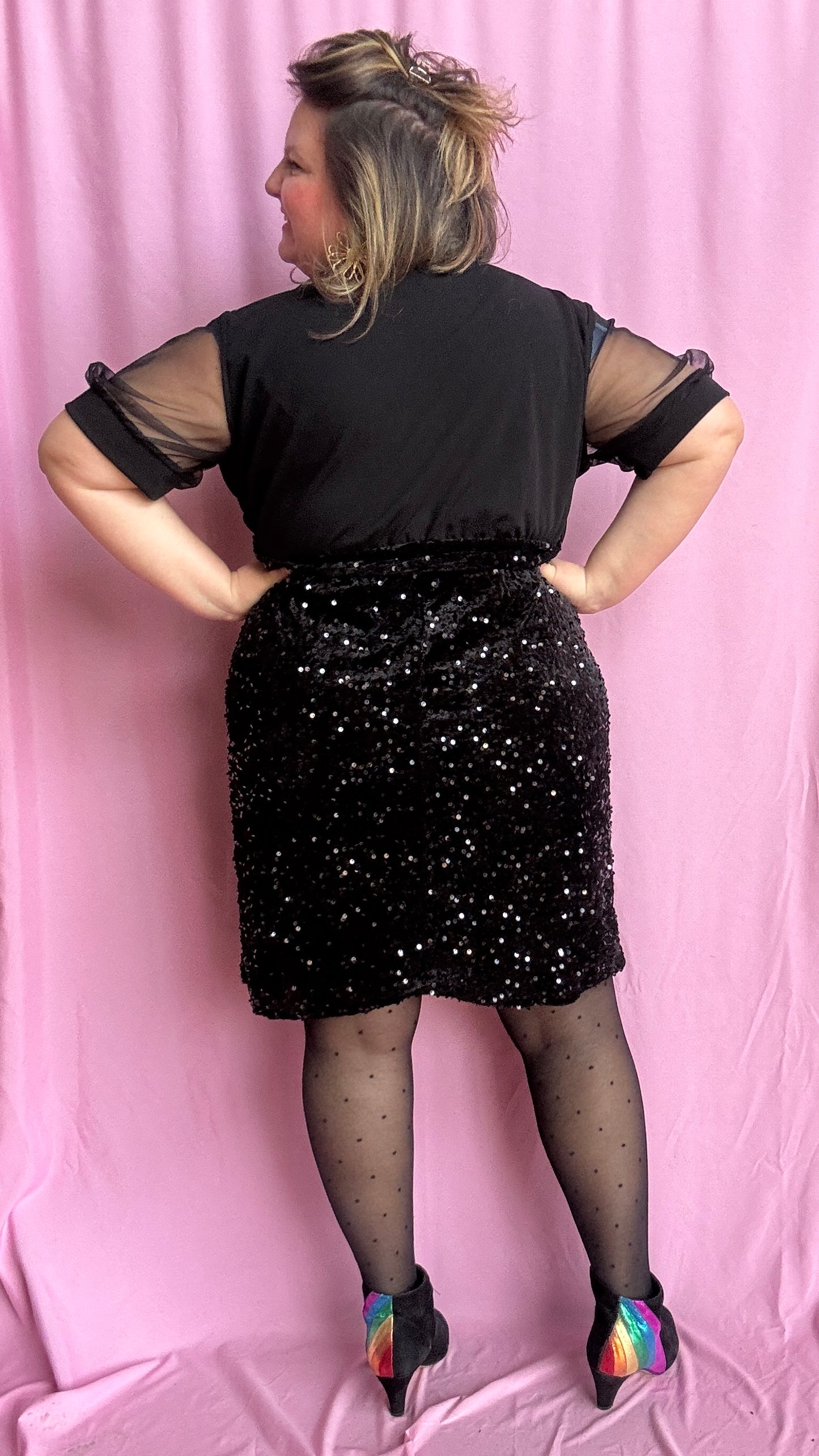 Robe courte grande taille sequin noir haut en transparence pensée pour faire briller ta silhouette