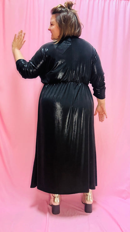 Cette robe longue grande taille noire en jersey brillant est l'incontournable de votre garde-robe pour un look élégant et glamour. Elle allie confort , élégance et sophistication , parfait pour toutes les occasions spéciales !