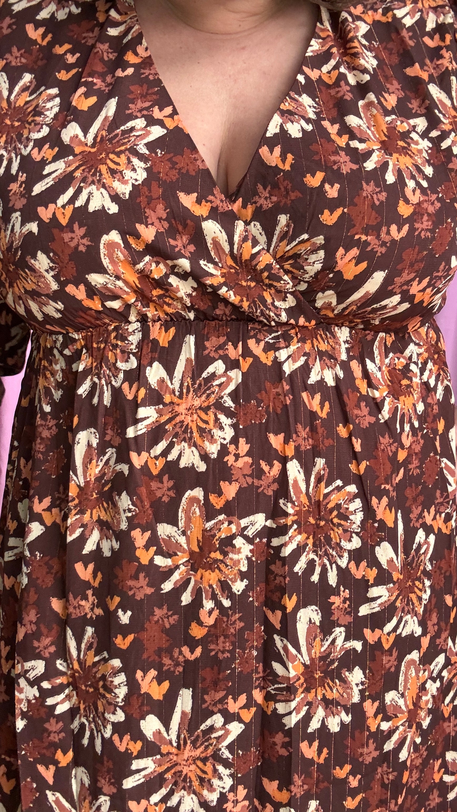 robe longue grande taille élégante, lumineuse et ultra confortable, aux motifs automnaux et liserés dorés