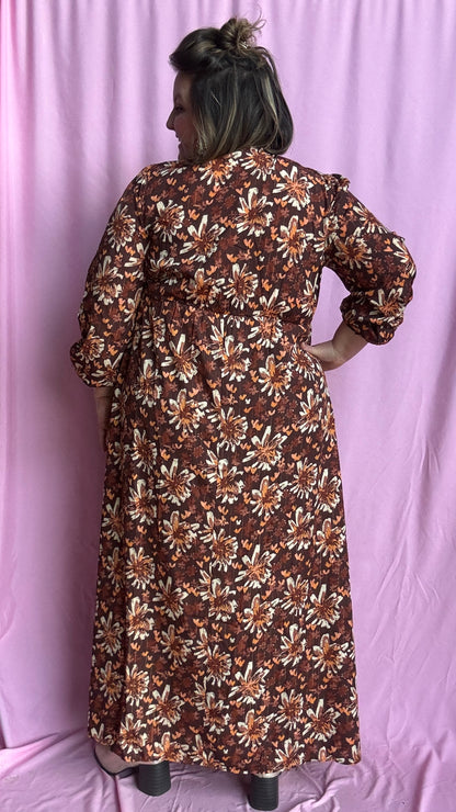 robe longue grande taille élégante, lumineuse et ultra confortable, aux motifs automnaux et liserés dorés