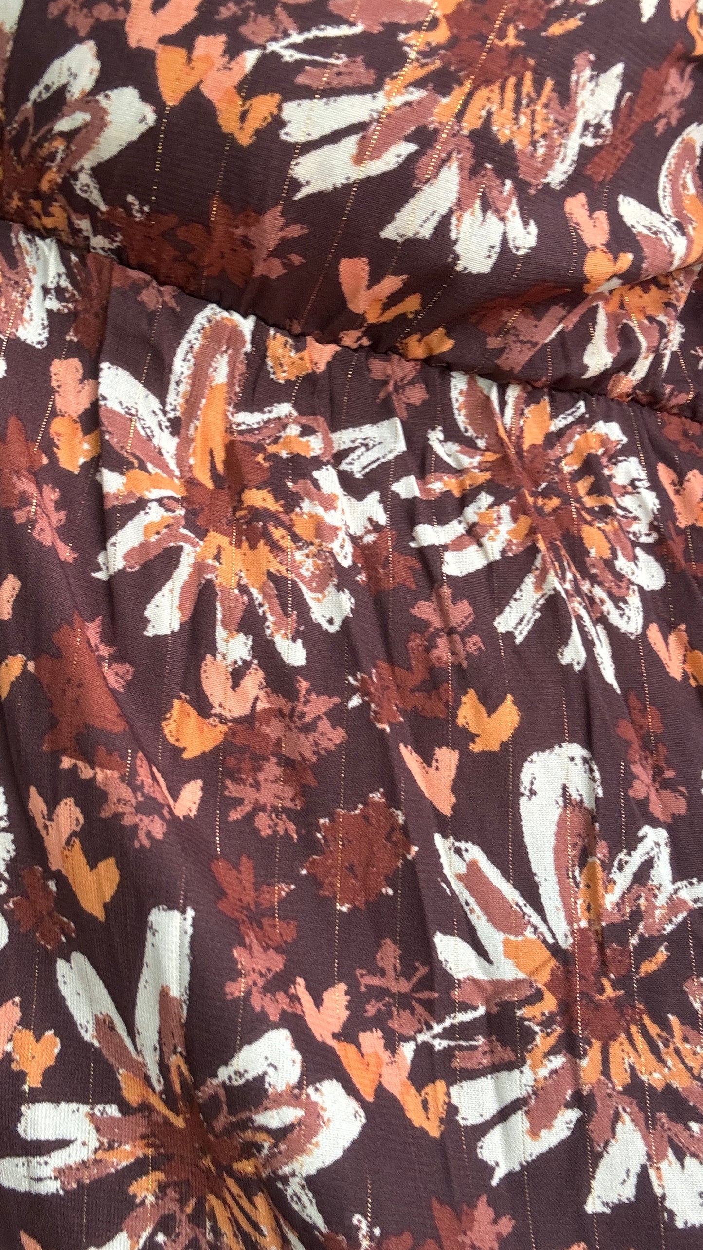 robe longue grande taille élégante, lumineuse et ultra confortable, aux motifs automnaux et liserés dorés