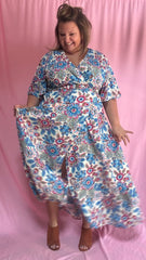 Robe Delphine - grande taille motifs fleuris bleu blanc et fuchsia