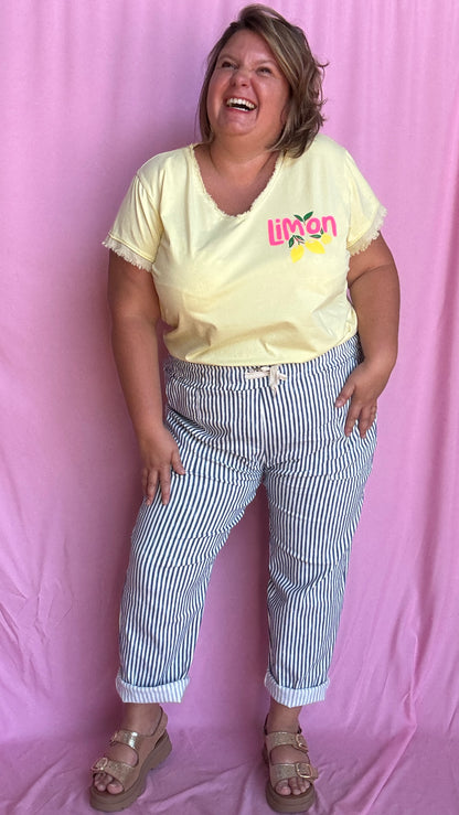 Un tee-shirt grande taille jaune qui respire l'été, la fraîcheur et la bonne humeur , ce modèle Lemoncello apporte une touche fruitée à ton look 